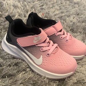 Brand new Nike shoes girls 25 size